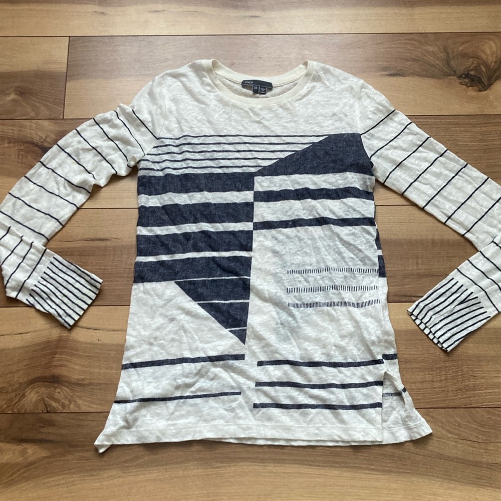 Vince Graphic Linen Sweater. Size XS